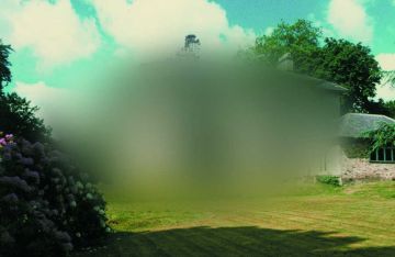 a persons vision with macular degeneration